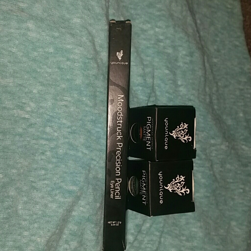 Younique bundle.